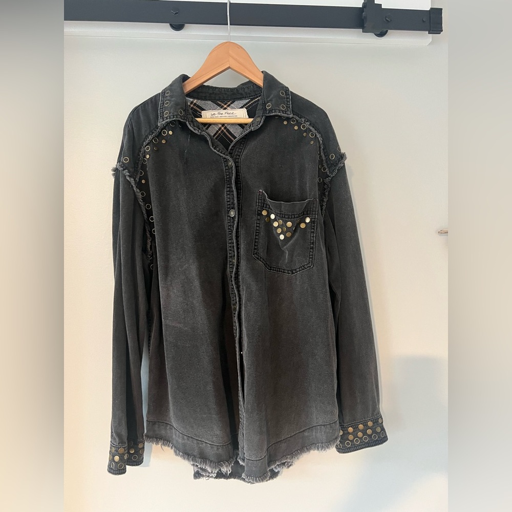 FREE PEOPLE BUTTON UP STUDDED SHIRT IN BLACK SIZE XS